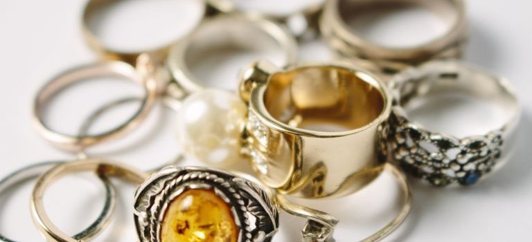 サプライズでも大丈夫な婚約指輪